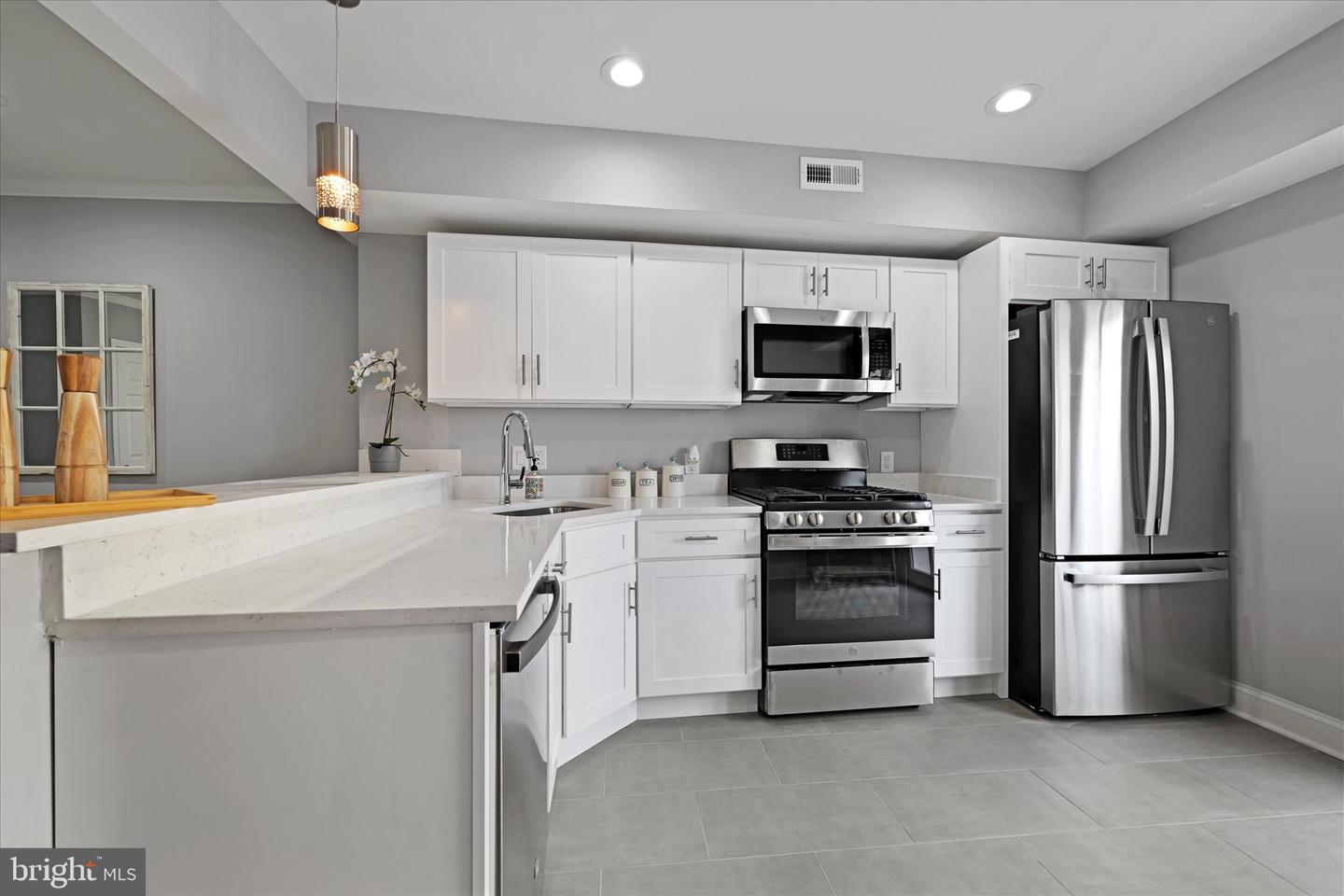 Photo 4 of 18 of 1104 Carroll St townhome