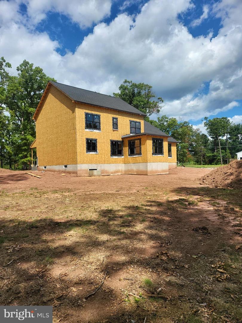 Photo 33 of 36 of 405 Wartman Rd house