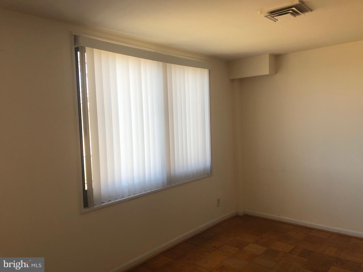 Photo 7 of 12 of 3450 Toledo Ter #405 condo