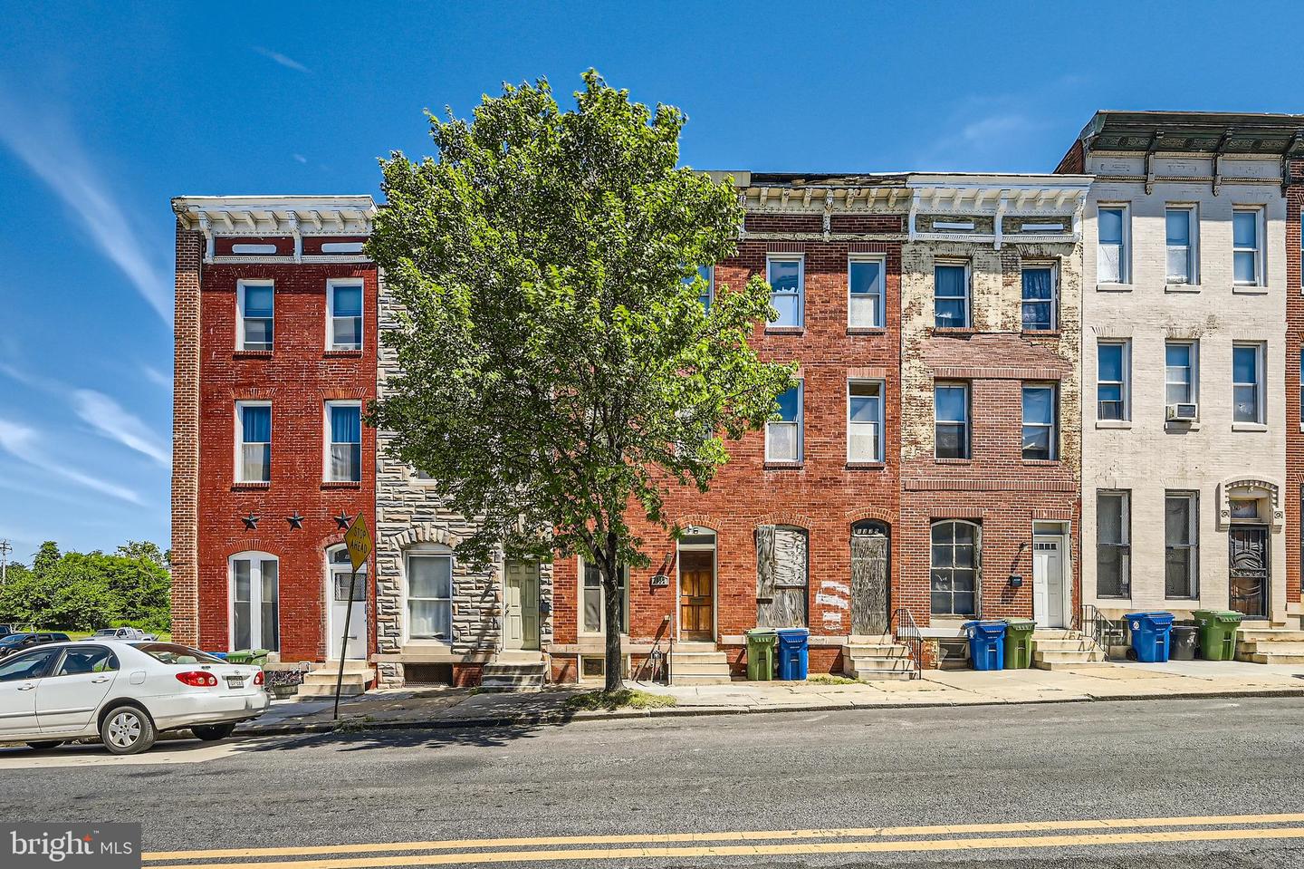 Photo 2 of 26 of 1332 W Lafayette Ave townhome