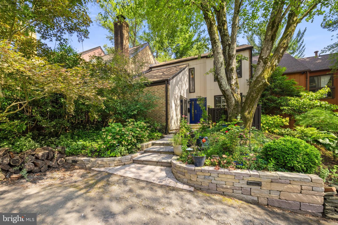 Photo 4 of 74 of 10905 Knights Bridge Ct townhome