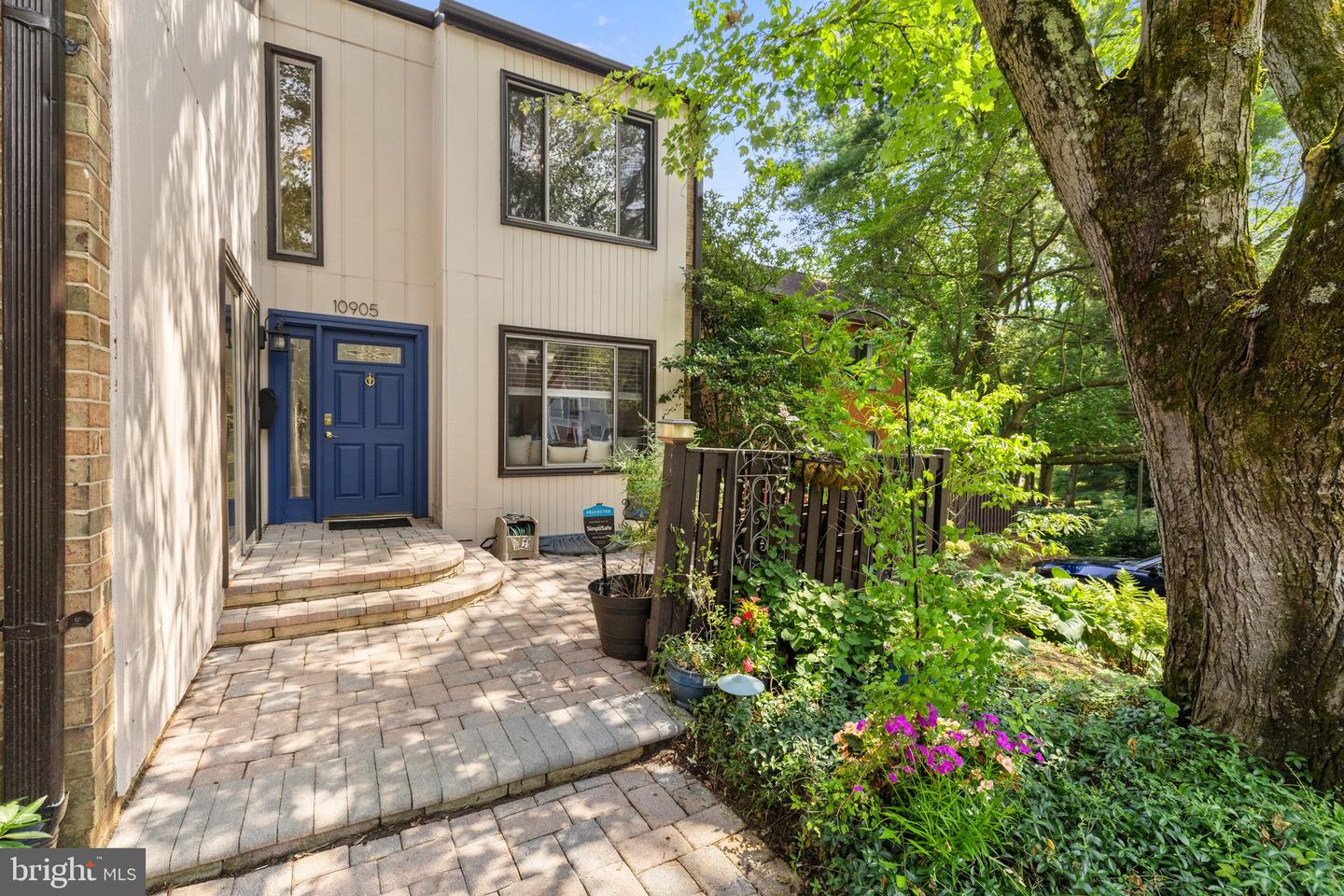Photo 8 of 74 of 10905 Knights Bridge Ct townhome