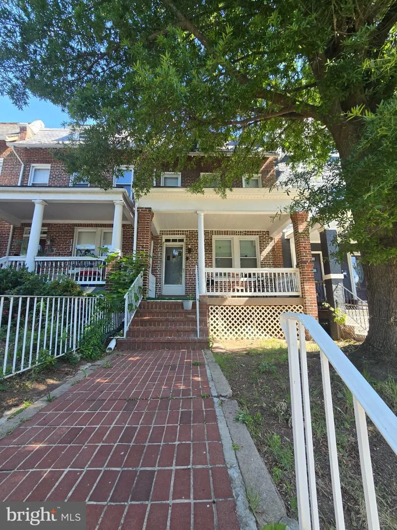 222 S Street NE