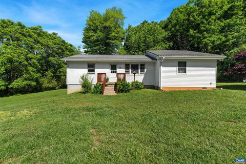 Single Family Residence in Amherst VA 1321 Boxwood Farm Rd Rd.jpg