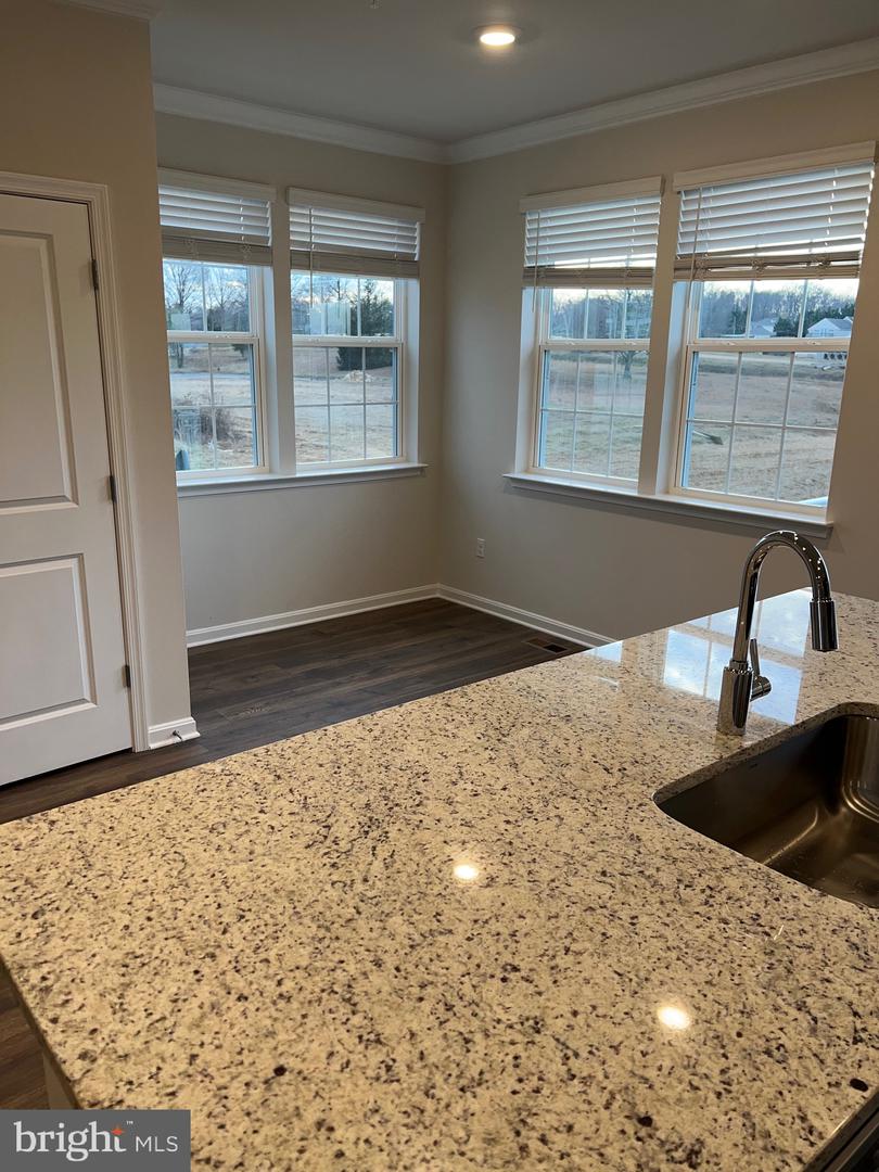 Photo 5 of 16 of 5053 Silver Oak Dr townhome