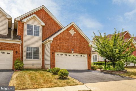 Townhouse in Ashburn VA 42915 Nokes Corner TERRACE.jpg