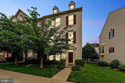 Townhouse in Phoenixville PA 2505 Overture DRIVE.jpg