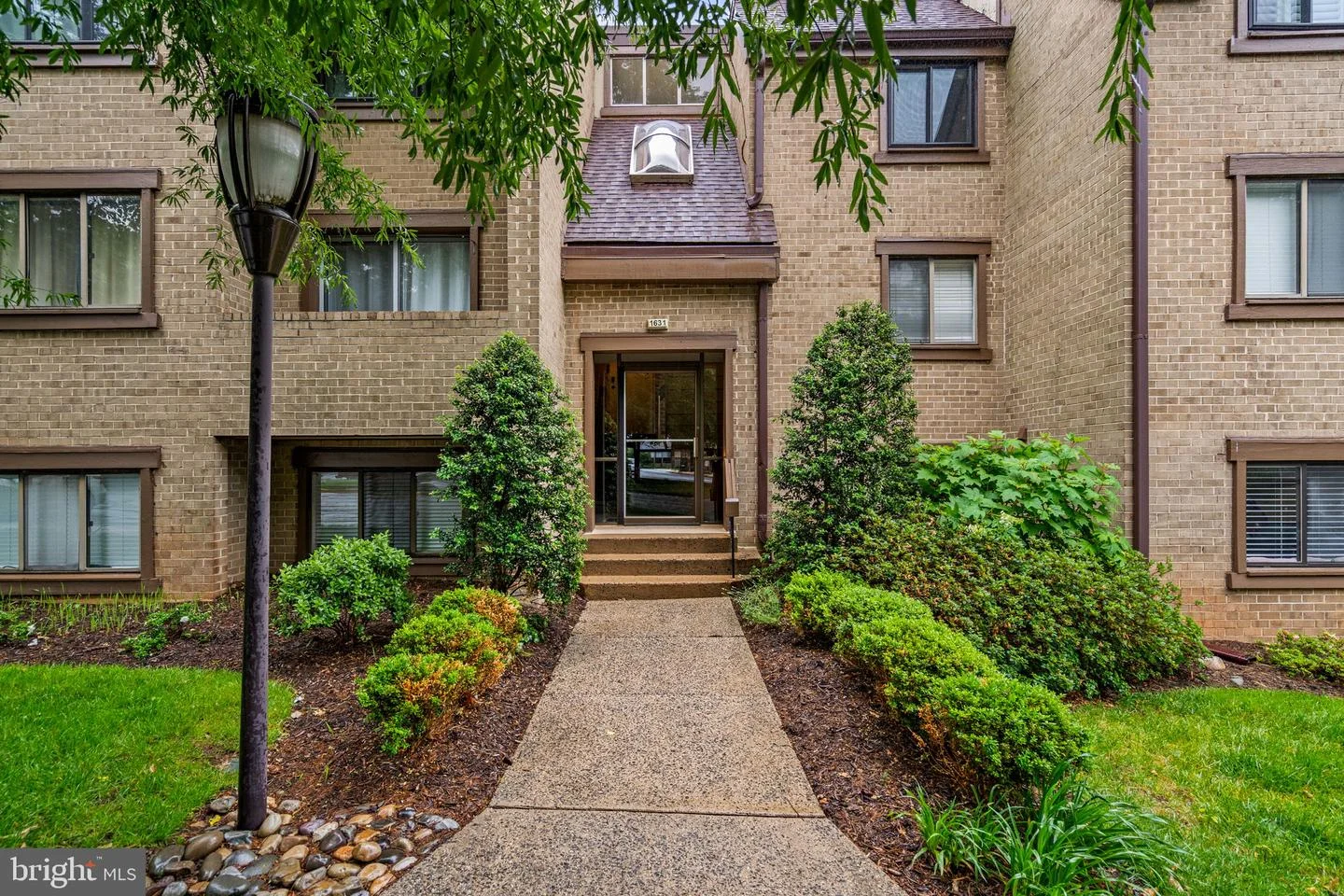 1631 Parkcrest Circle Unit 8B/301