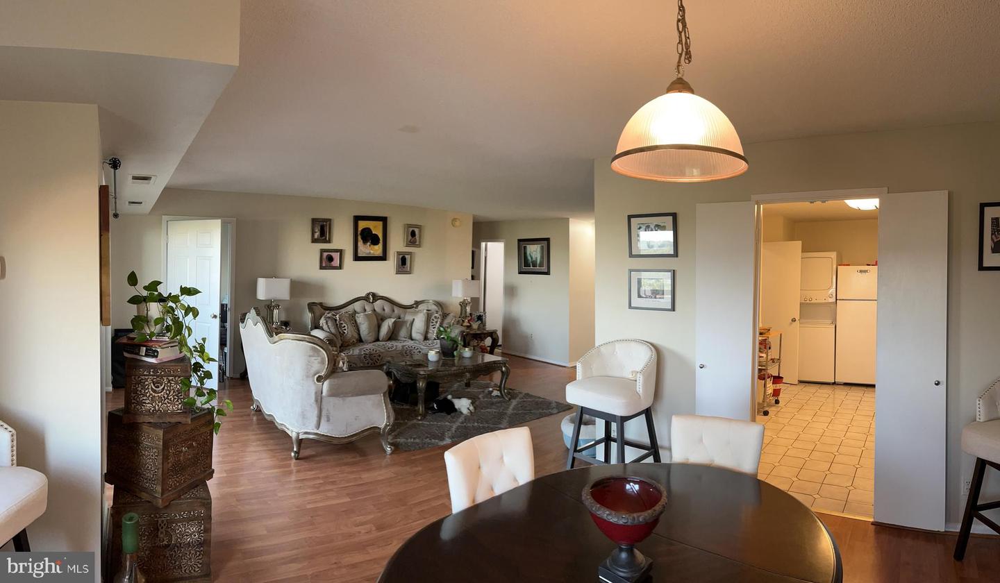 Photo 18 of 63 of 203 Yoakum Pkwy #1424 condo