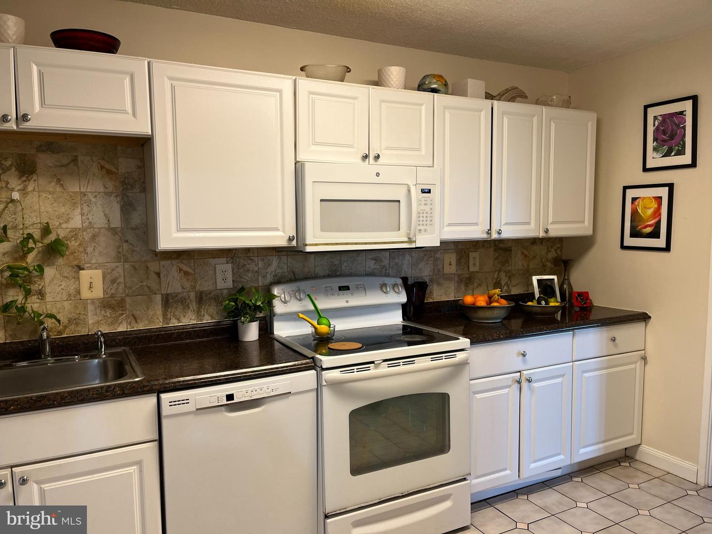 Photo 11 of 63 of 203 Yoakum Pkwy #1424 condo