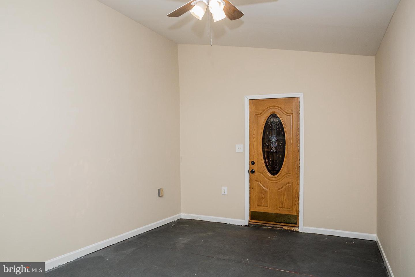 Photo 17 of 42 of 27 Riverview Ave house