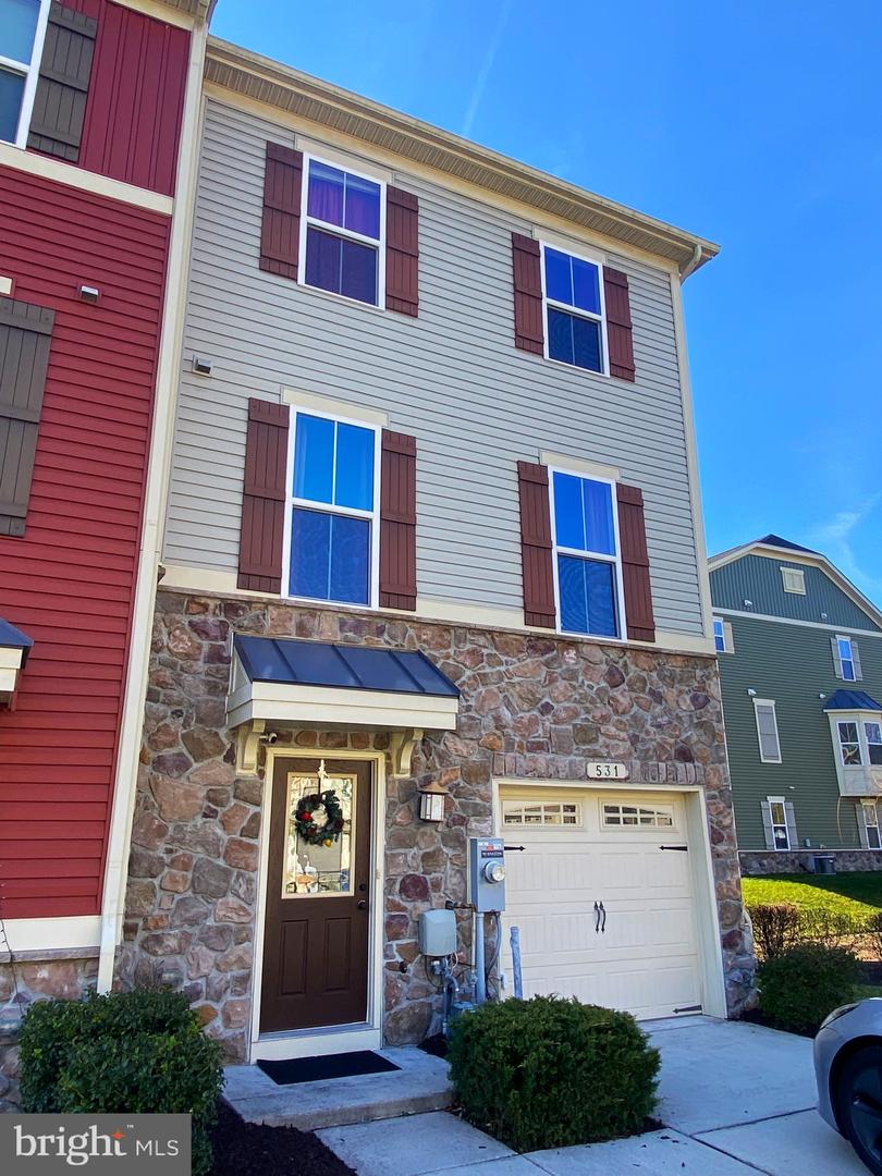 Photo 3 of 44 of 531 Fox River Hills Way townhome