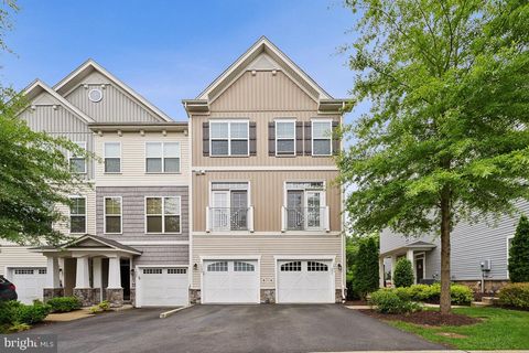 Townhouse in Woodbridge VA 1601 Renate DRIVE.jpg