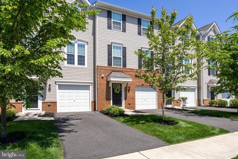 Townhouse in Cinnaminson NJ 122 Nathan Drive 1.jpg