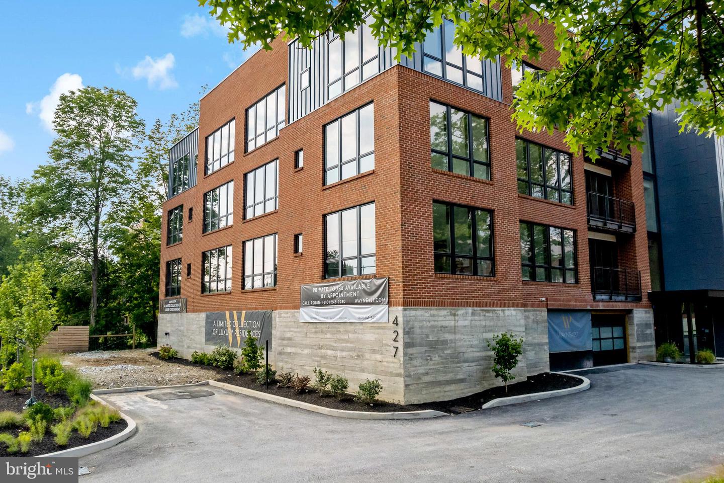Photo 2 of 18 of 427 E Lancaster #Ph-B condo