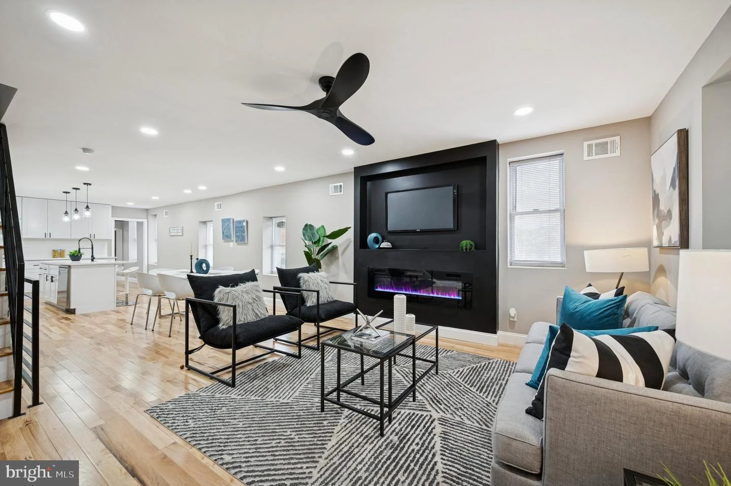 503 E Walnut Lane