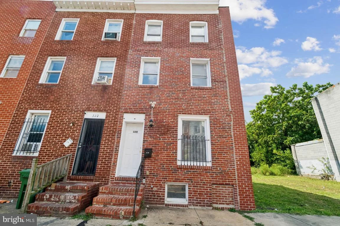 320 S Stricker St
