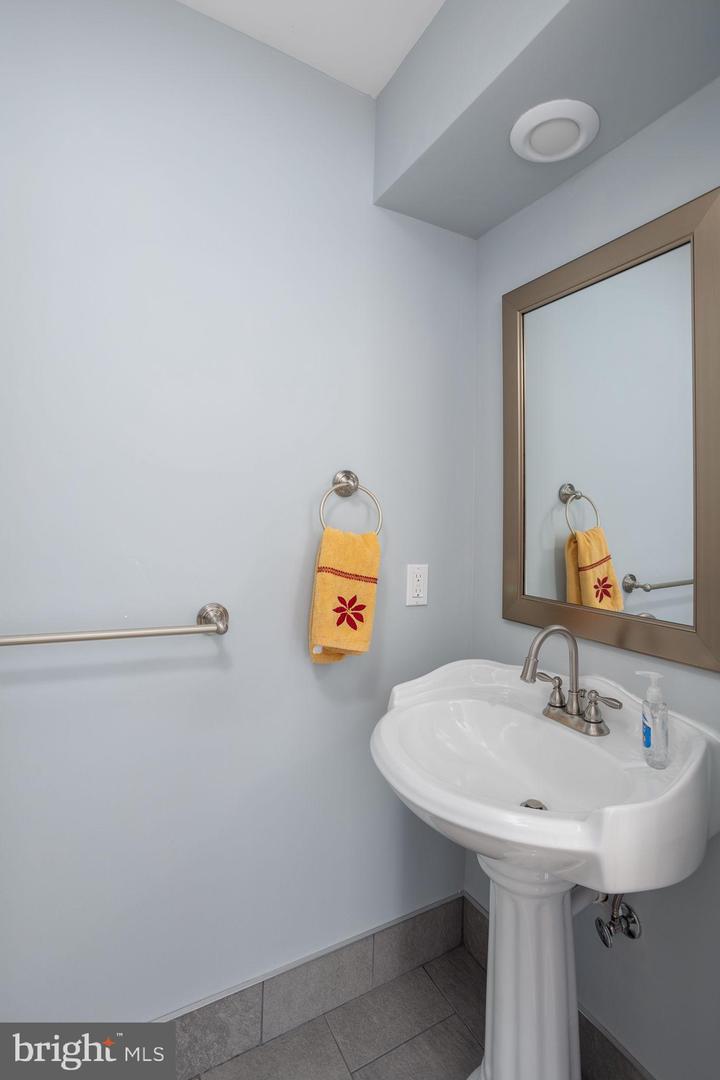 Photo 6 of 37 of 5 Benjamin Rush Ln townhome