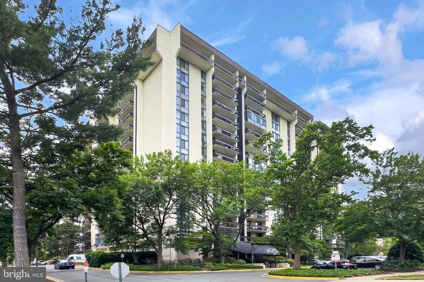 5300 Holmes Run Parkway Unit 906