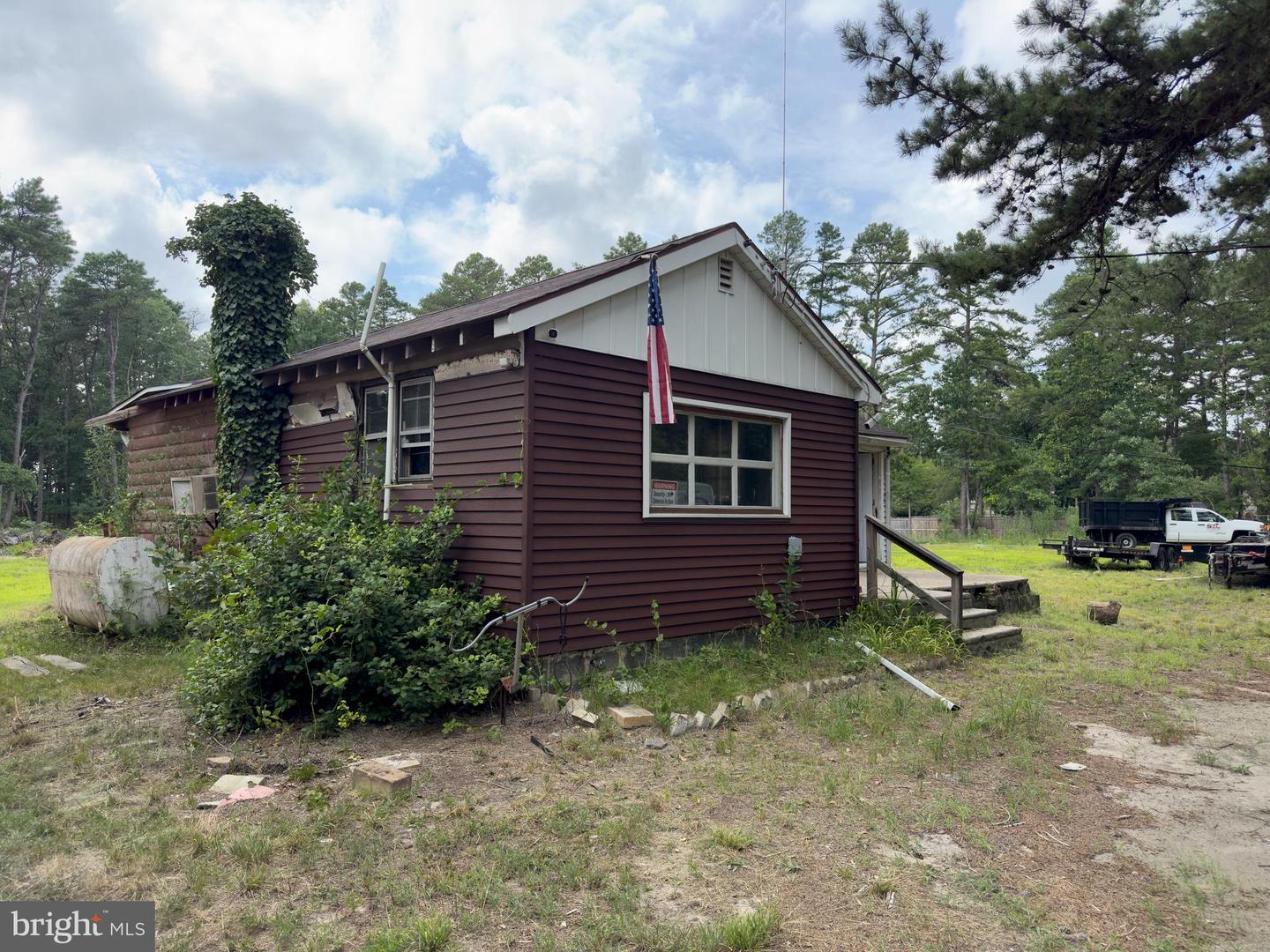 Photo 1 of 21 of 981 New Brooklyn Erial Rd house