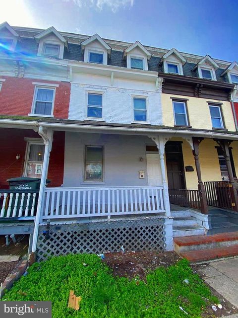 Townhouse in Coatesville PA 722 Lincoln HIGHWAY.jpg