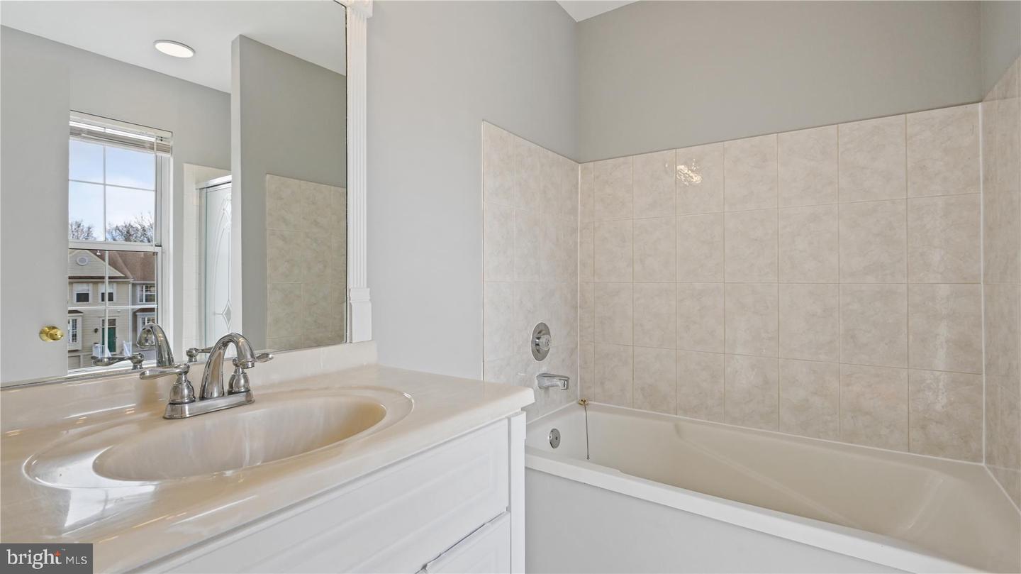 Photo 17 of 45 of 46678 Bartlet Sq townhome