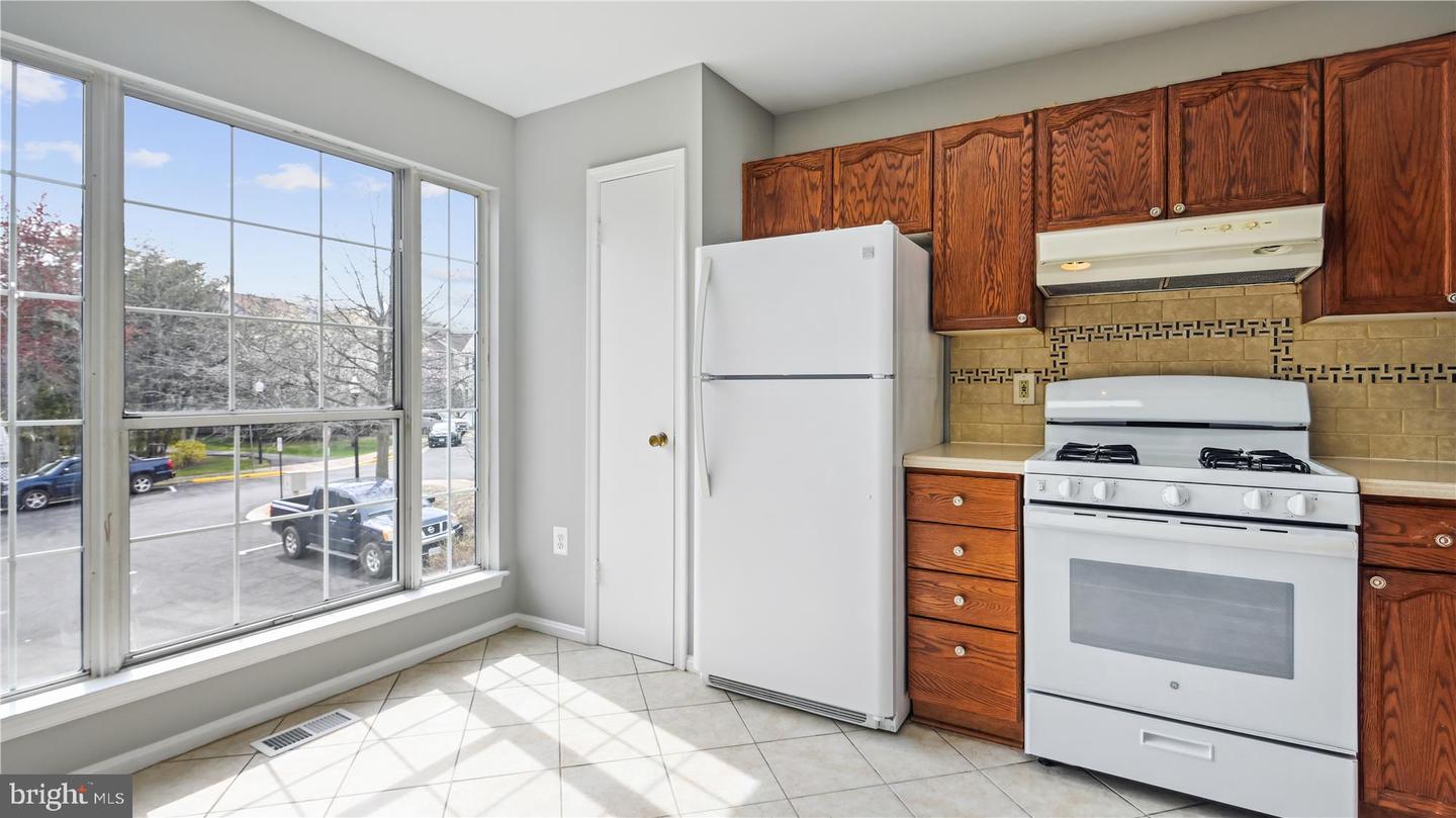 Photo 3 of 45 of 46678 Bartlet Sq townhome