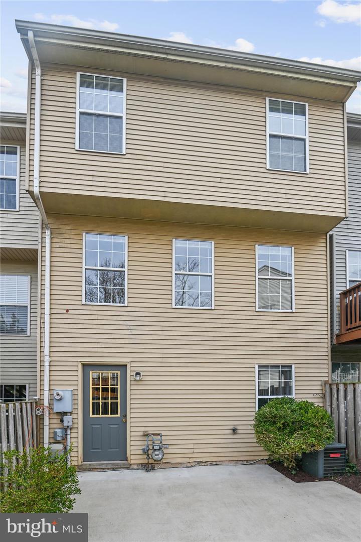 Photo 35 of 45 of 46678 Bartlet Sq townhome