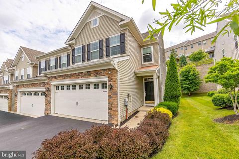 Townhouse in Newtown Square PA 211 Clermont DRIVE.jpg