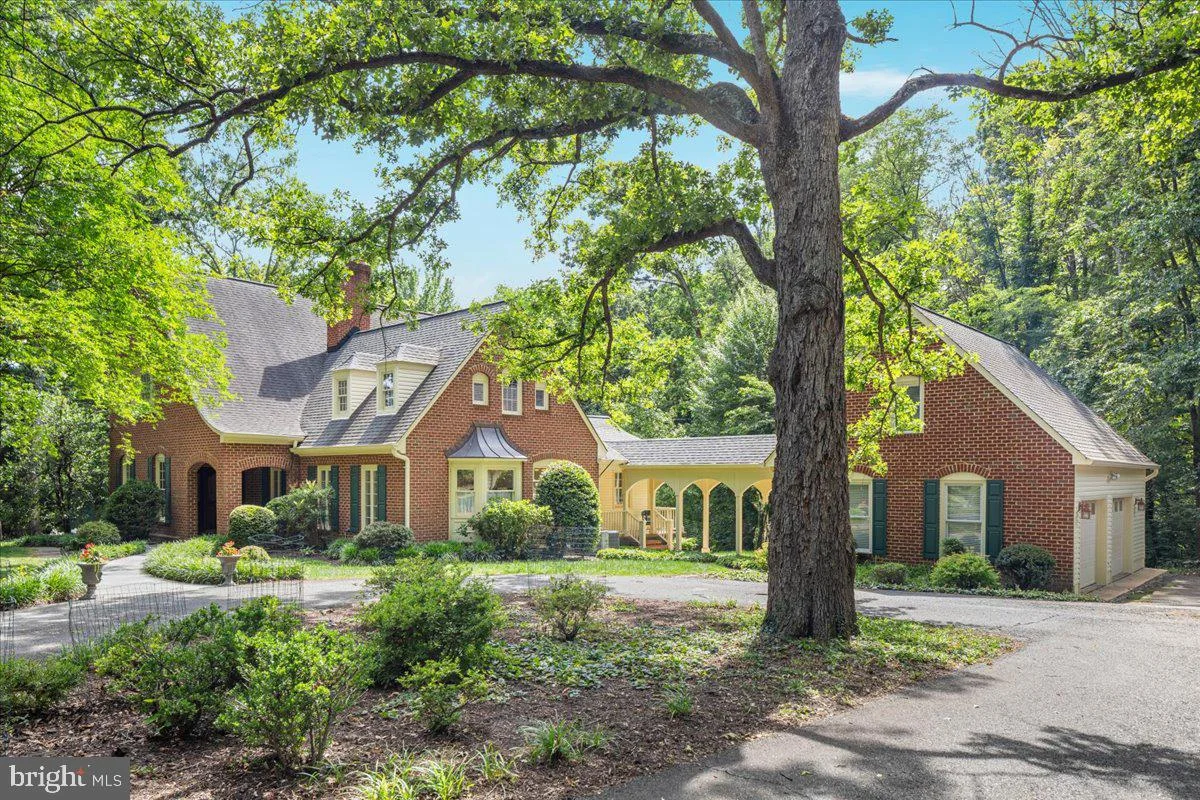 7131 Woodland Drive