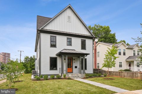 Single Family Residence in Arlington VA 937 18th STREET.jpg