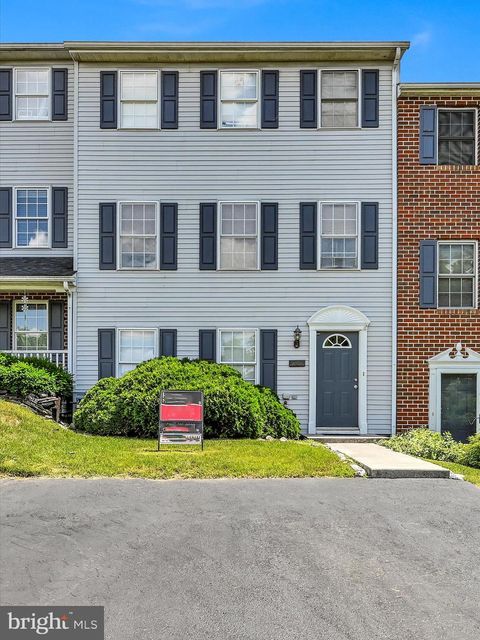 Townhouse in York PA 278 Point CIRCLE.jpg