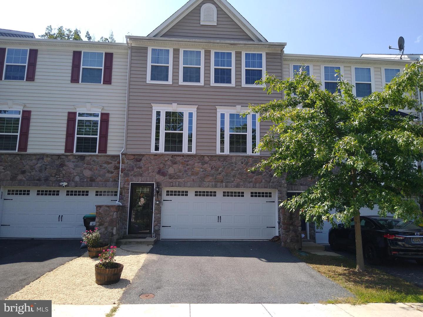 View Newark, DE 19702 townhome