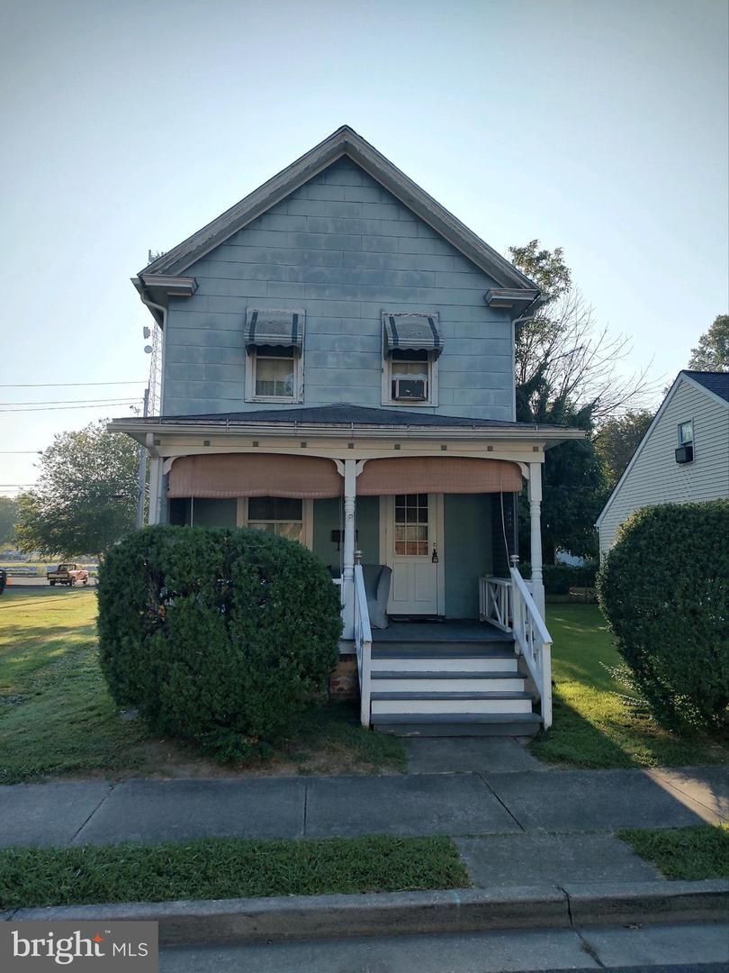 Photo 1 of 12 of 212 Davis Ave house