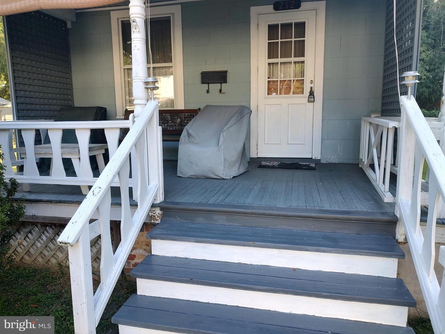 Photo 2 of 12 of 212 Davis Ave house