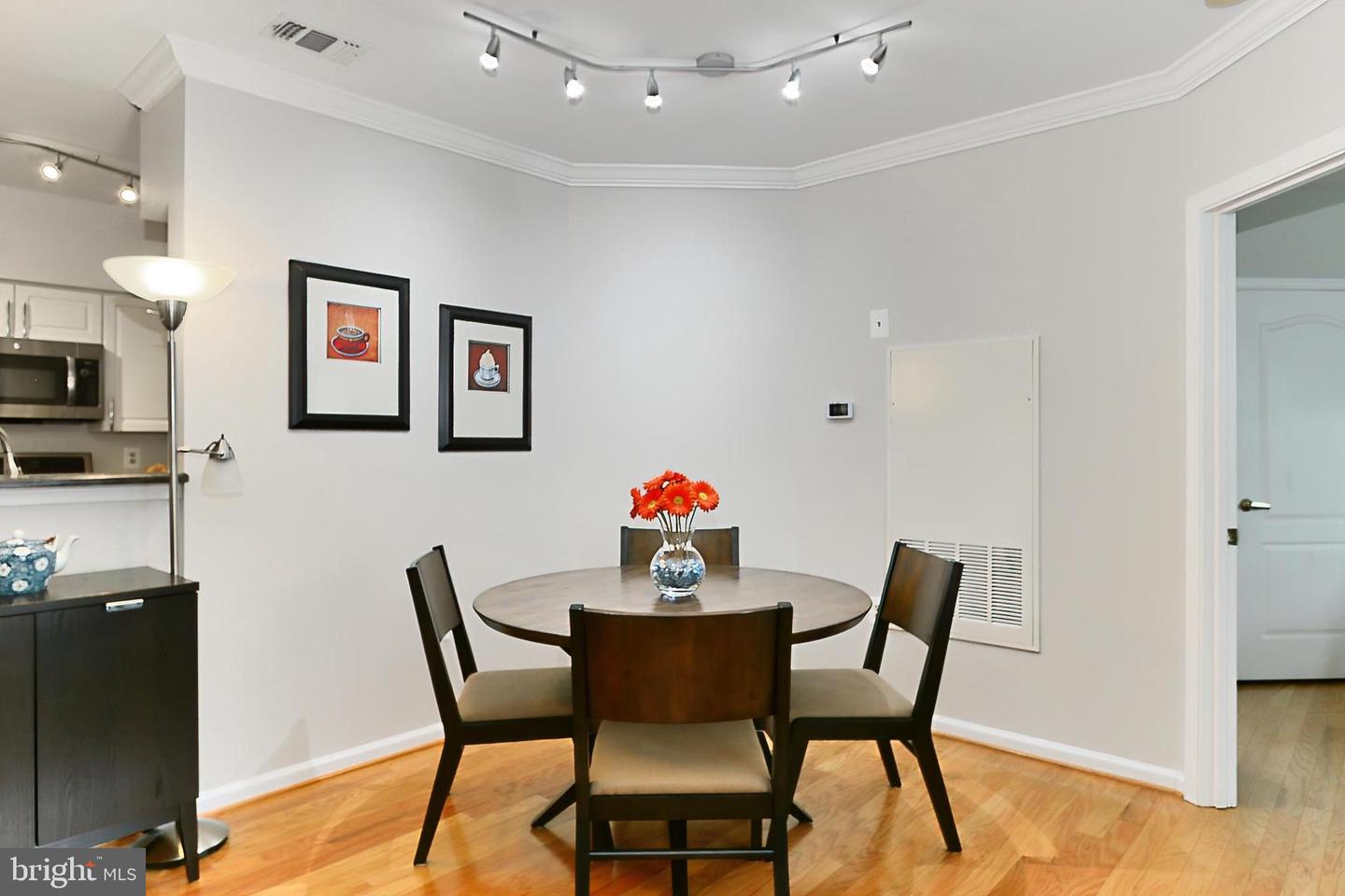Photo 6 of 30 of 12913 Alton Sq #319 condo