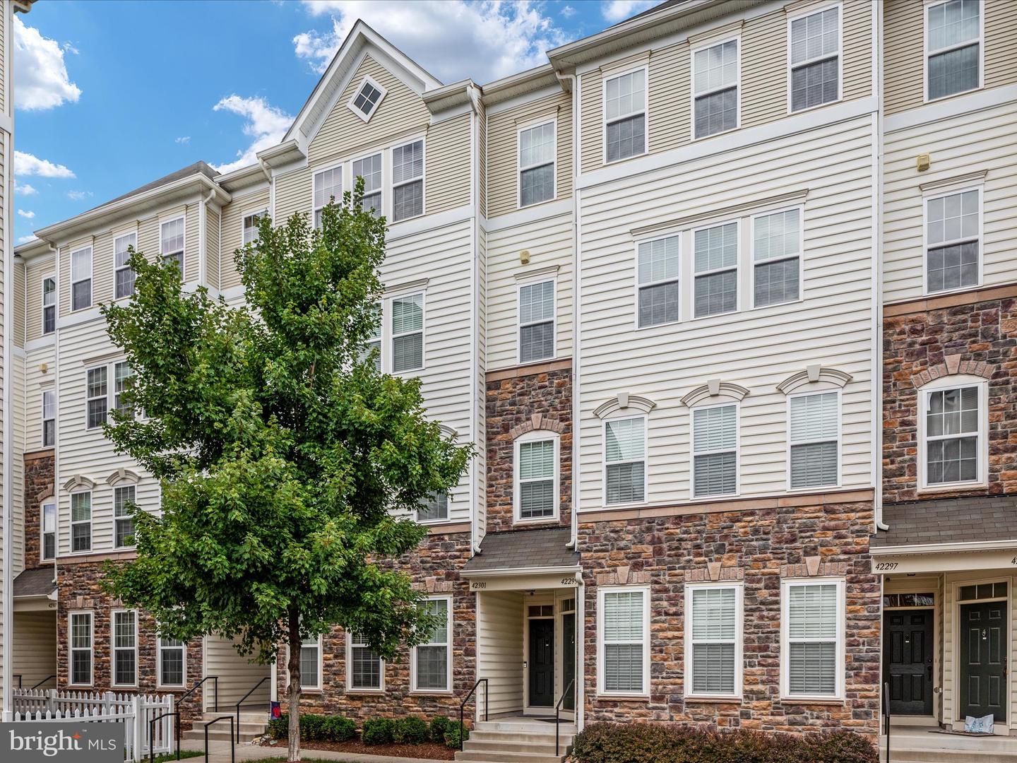 View Aldie, VA 20105 townhome