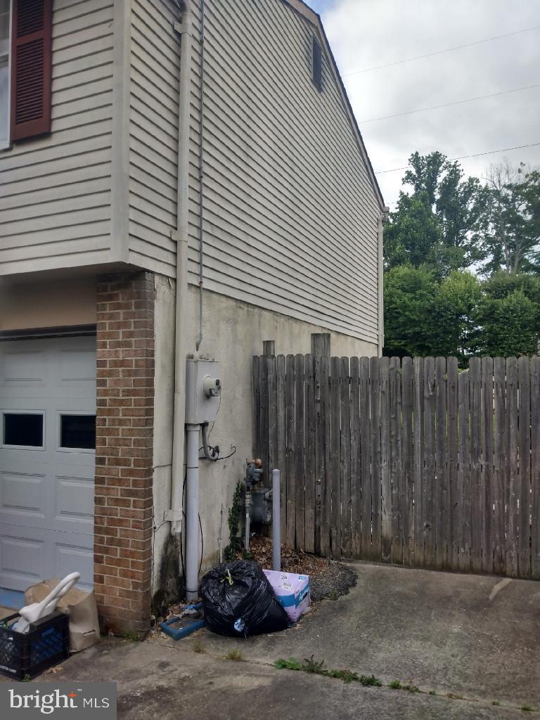 Photo 4 of 30 of 4122 Tiverton Rd house