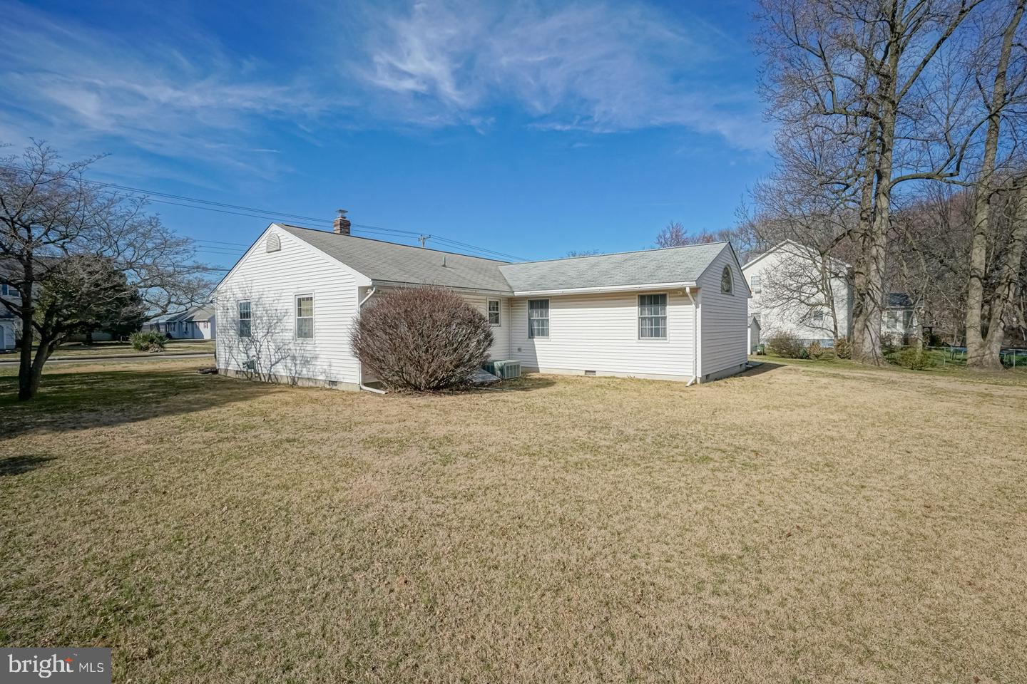 Photo 5 of 48 of 178 N River Dr house