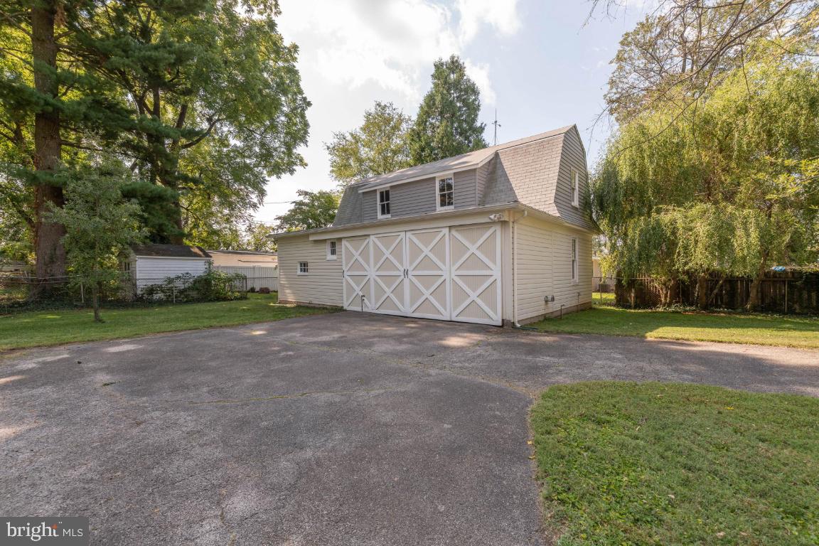 Photo 51 of 61 of 607 Sudbrook Rd house