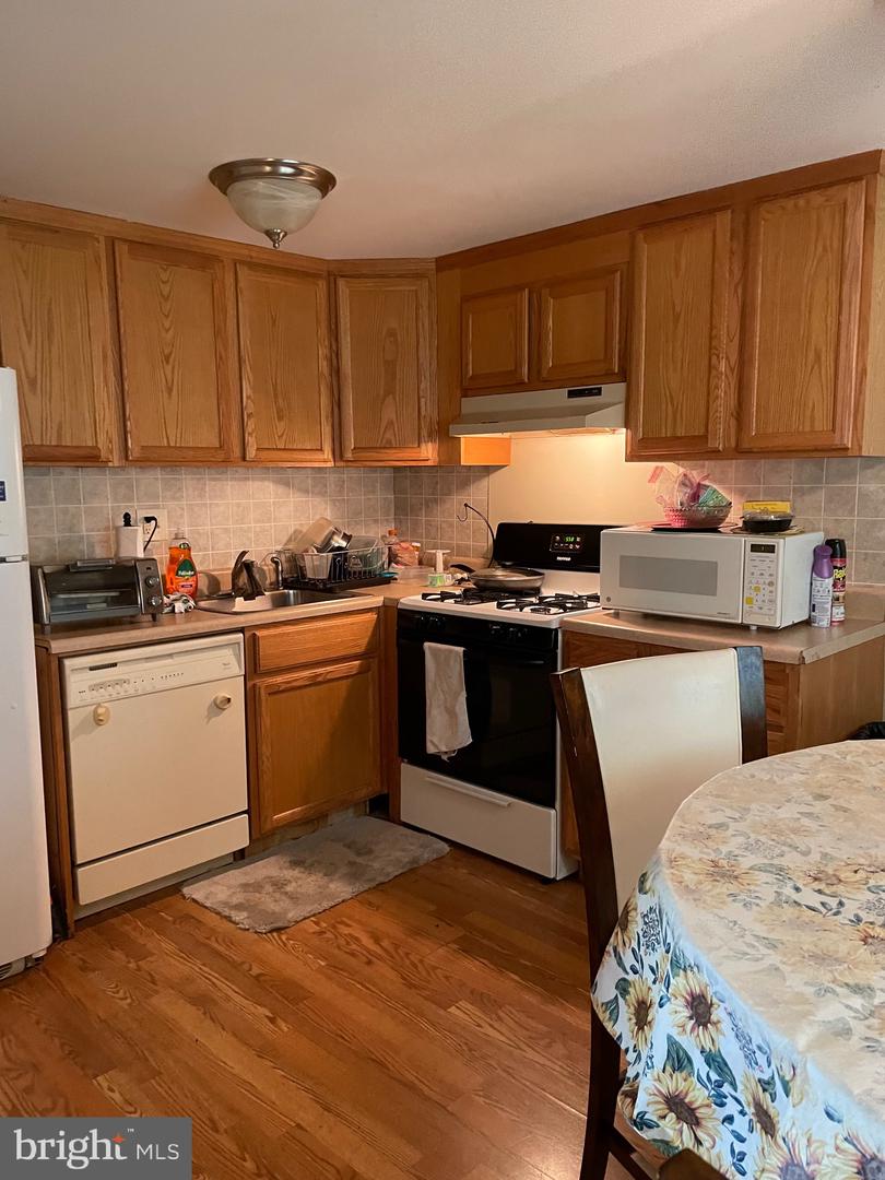 Photo 6 of 21 of 2 Boro Commons Pkwy multi-family property