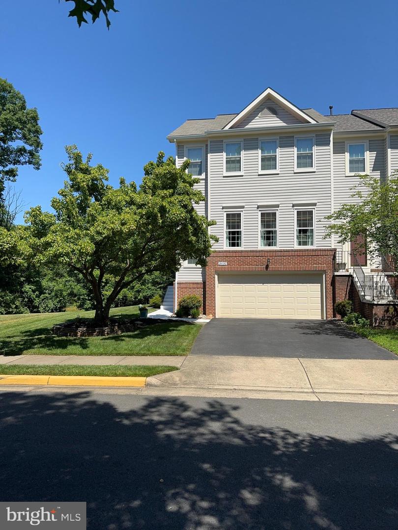 13032 Cobble Ln