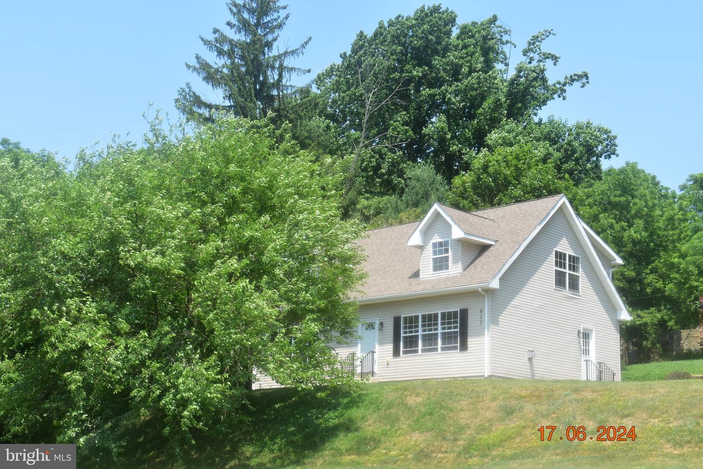 Photo 5 of 66 of 637 McCalls Ferry Rd house