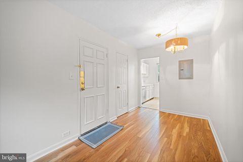 Condominium in Arlington VA 206 Trenton STREET 4.jpg