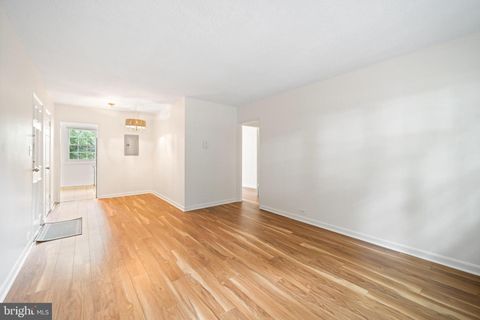 Condominium in Arlington VA 206 Trenton STREET 14.jpg