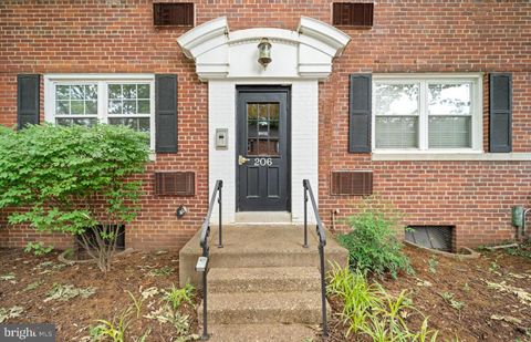 Condominium in Arlington VA 206 Trenton STREET 2.jpg