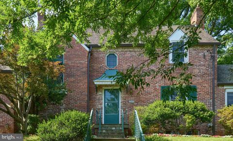 Single Family Residence in Chevy Chase MD 4016 Oliver STREET.jpg