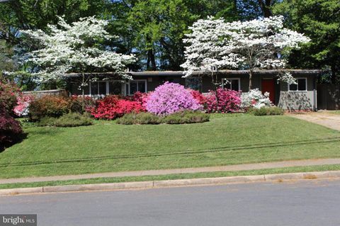 Single Family Residence in Falls Church VA 3014 Cedar Hill ROAD.jpg