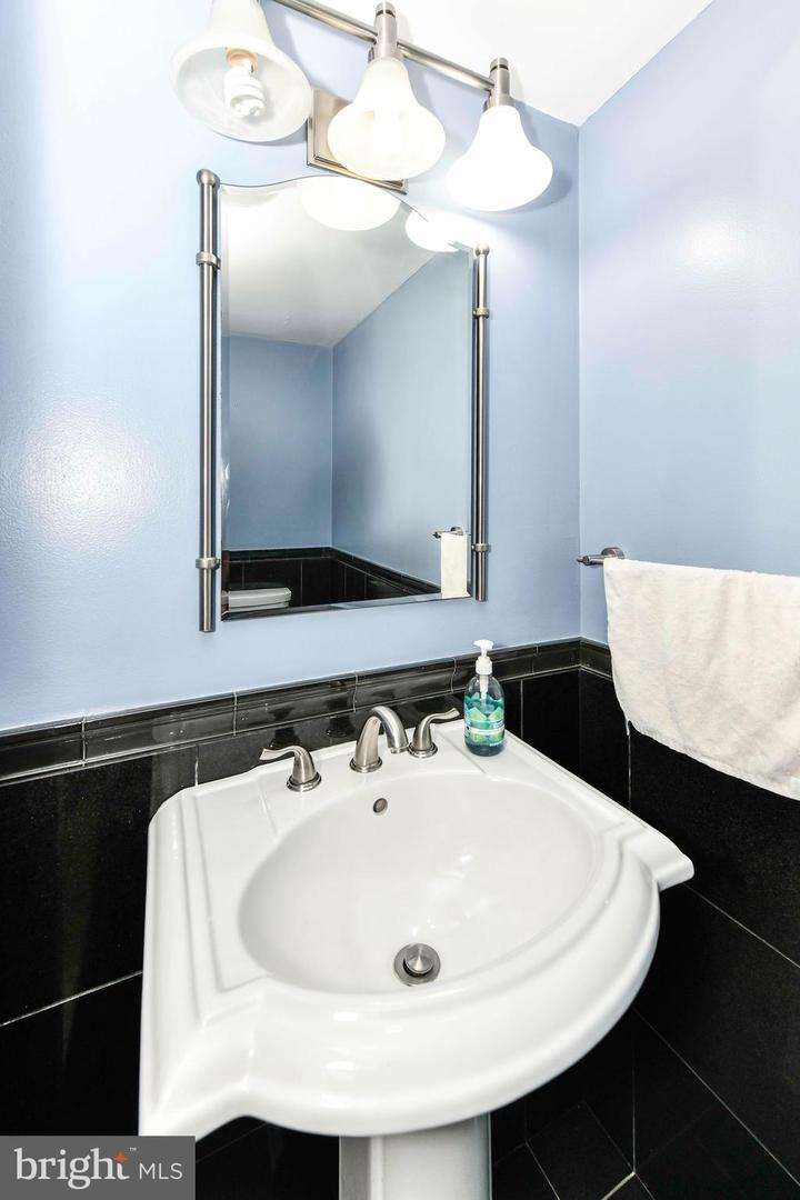 Photo 14 of 20 of 301 N Beauregard St #819 condo