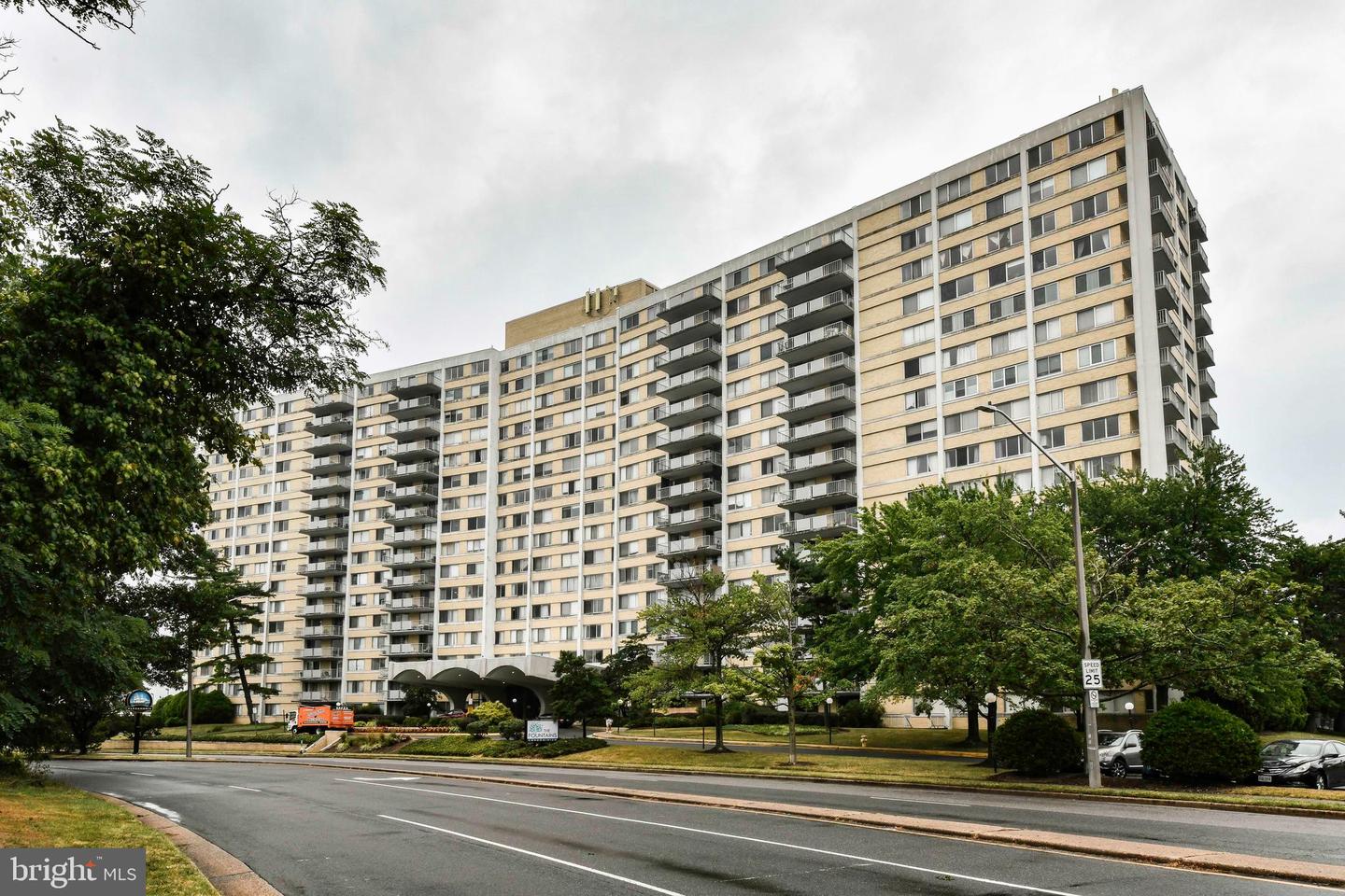Photo 2 of 20 of 301 N Beauregard St #819 condo